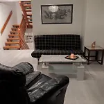 Innholdsrik Leilighet Med Hage