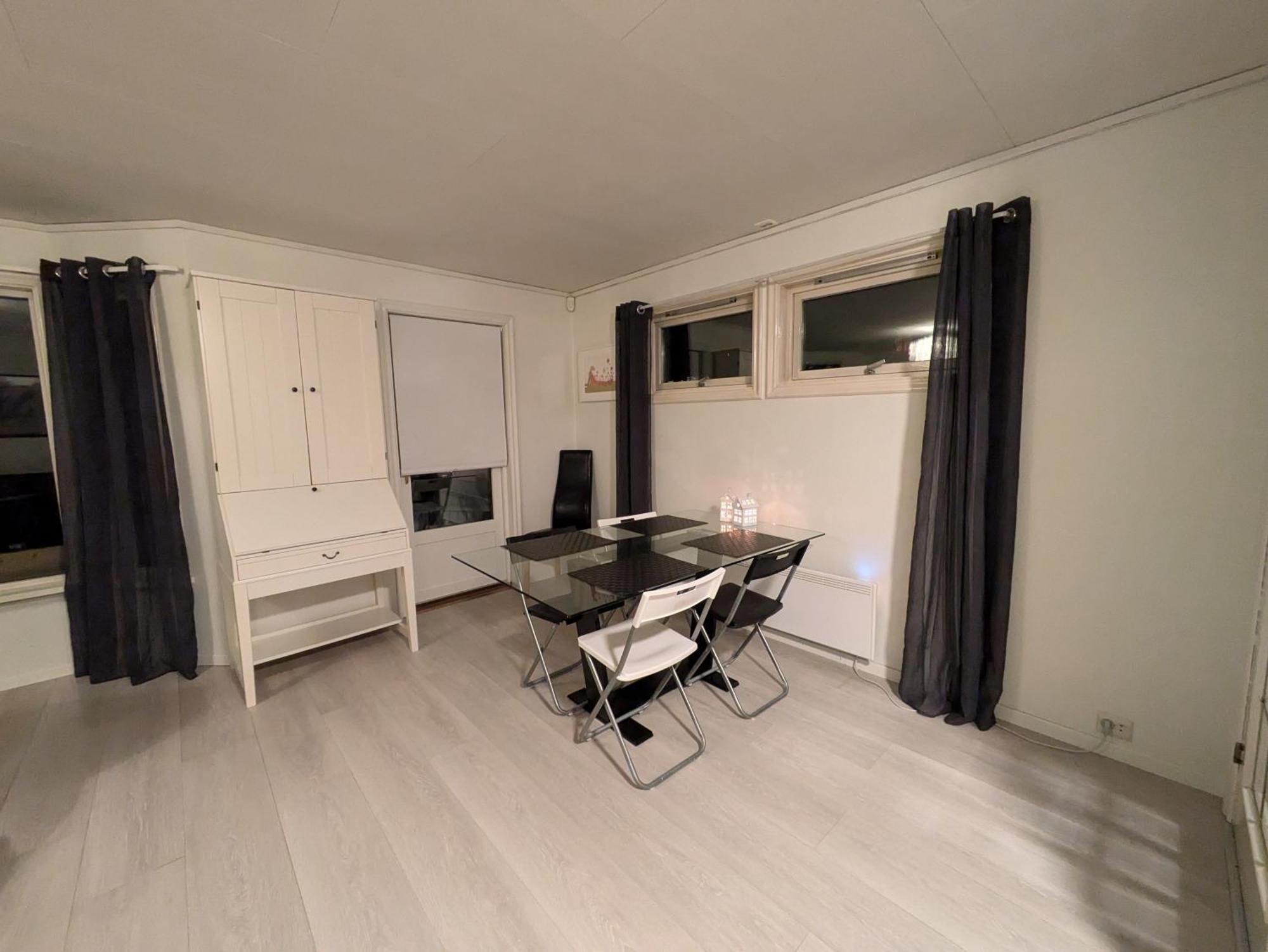 Innholdsrik Leilighet Med Hage *