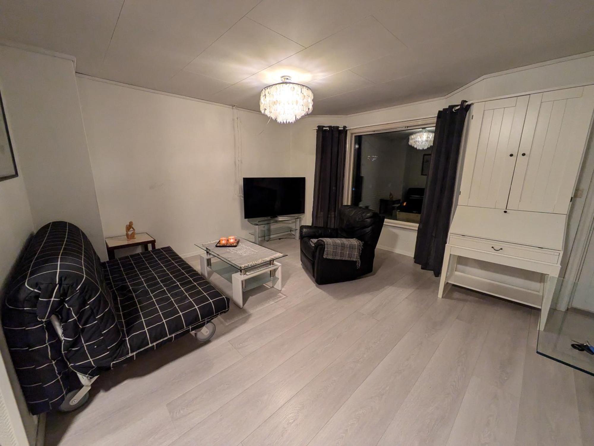 Innholdsrik Leilighet Med Hage