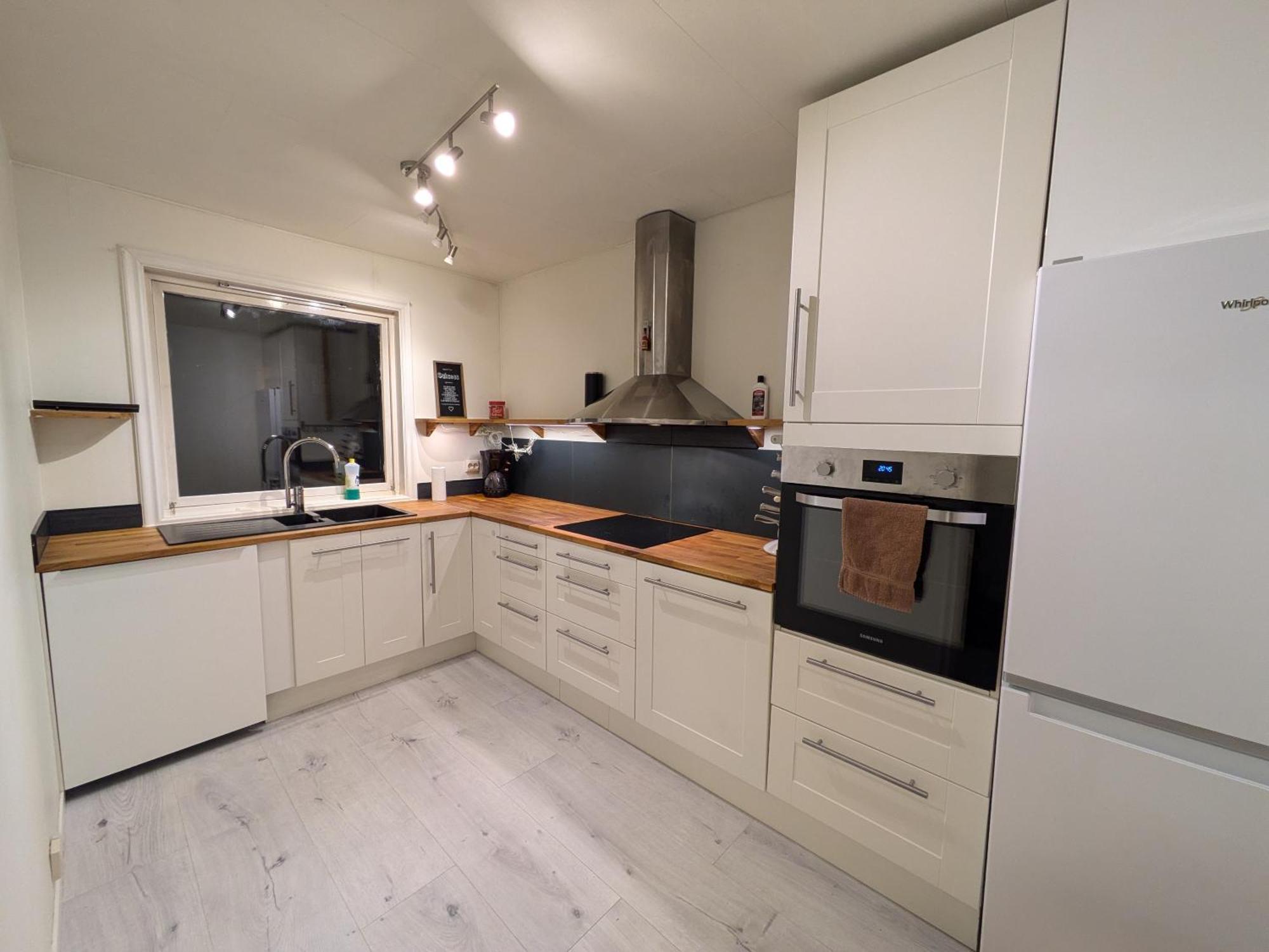 Innholdsrik Leilighet Med Hage Apartment